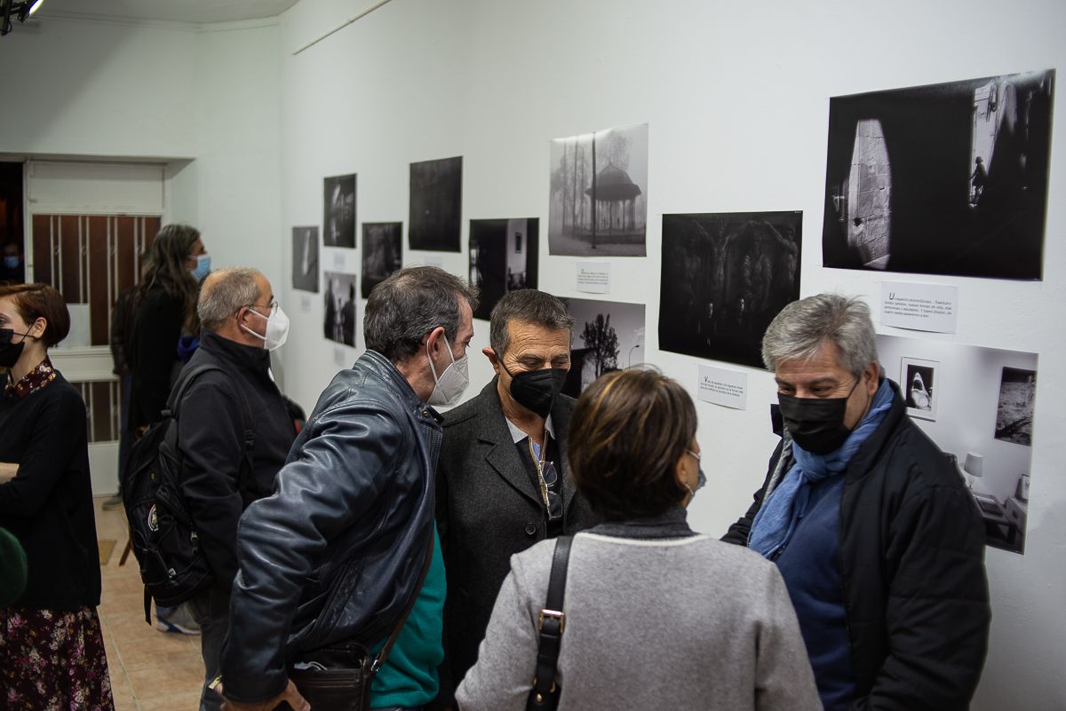 Inauguración de la exposición 'Cuerpos sin espacio' en la sala Tragaluz en Jerez.