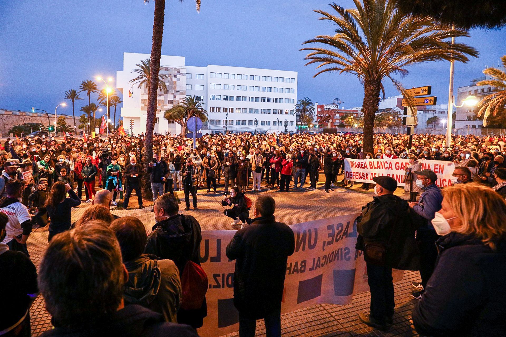 Pancartas y apoyo en Cádiz. 