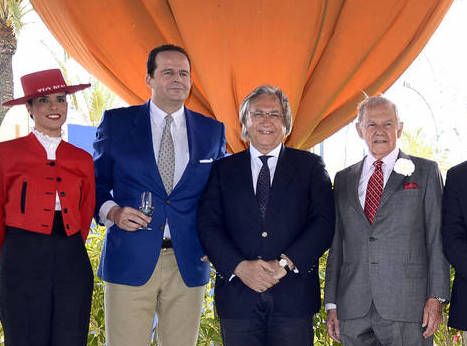 En el centro de la imagen, Michi Primo de Rivera y Francisco Camas, en una recepción a miembros de la asociación en la Feria del Caballo de 2016.