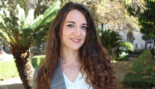 Miriam Fernández es de Córdoba, tiene 26 años, ha estudiado Trabajo social y Sociología y es gitana.