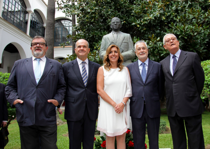 Susana Díaz junto con los cuatro ex presidentes de la Junta de Andalucía. FOTO: JUNTA DE ANDALUCÍA. 