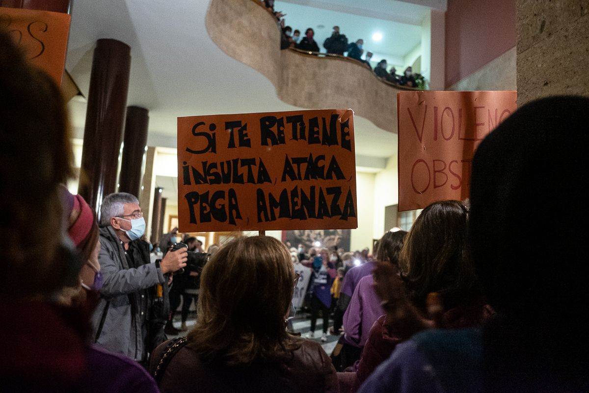 Pancartas con mensajes de concienciación.  CANDELA NÚÑEZ