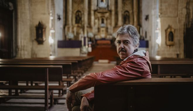 Jesús Trujillo en el interior de la iglesia de San Mateo. 