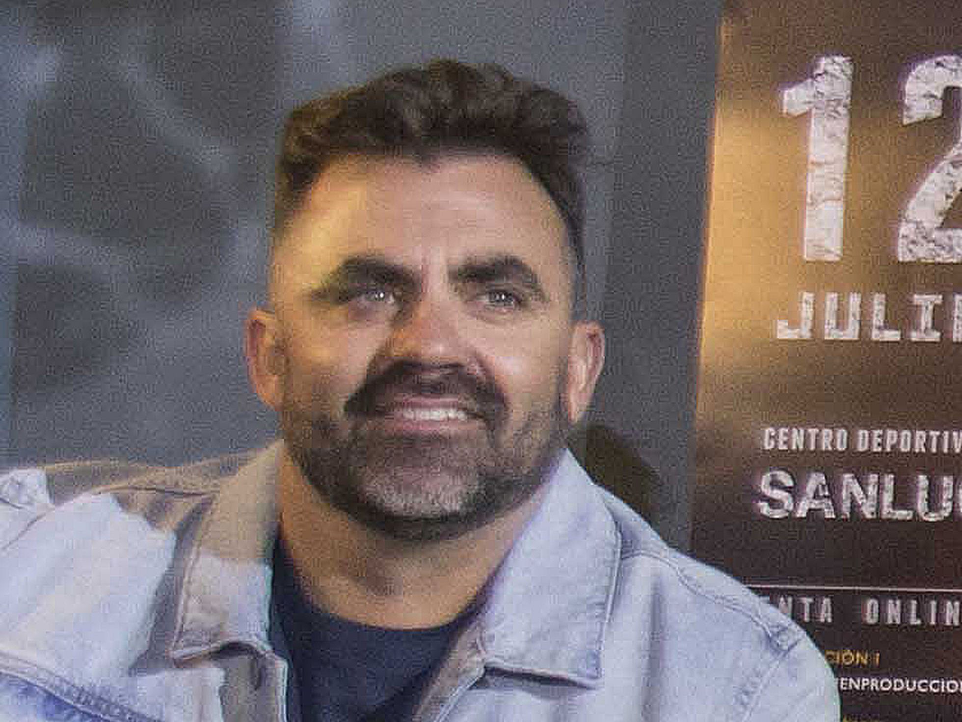 Isidoro M., alias 'El Doro', en la presentación del concierto de Nicky Jam, en una imagen del Ayuntamiento de Sanlúcar de 2019.
