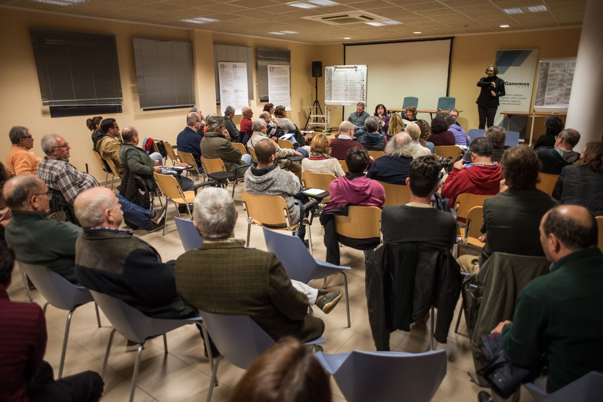 Los asistentes a la asamblea de Ganemos Jerez este martes. Foto: Manu García.