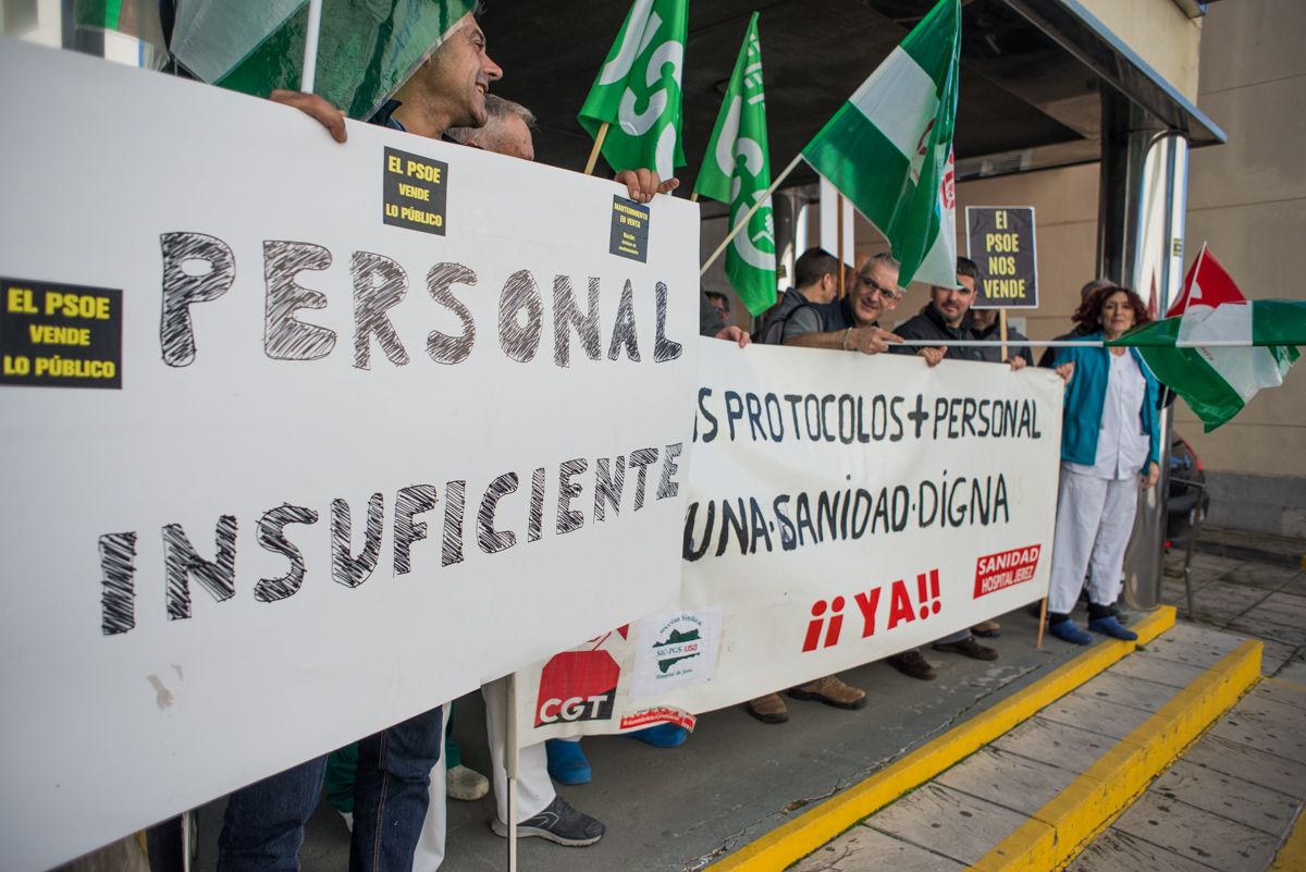 Concentración de trabajadores de la sanidad pública andaluza, en noviembre pasado. FOTO: MANU GARCÍA