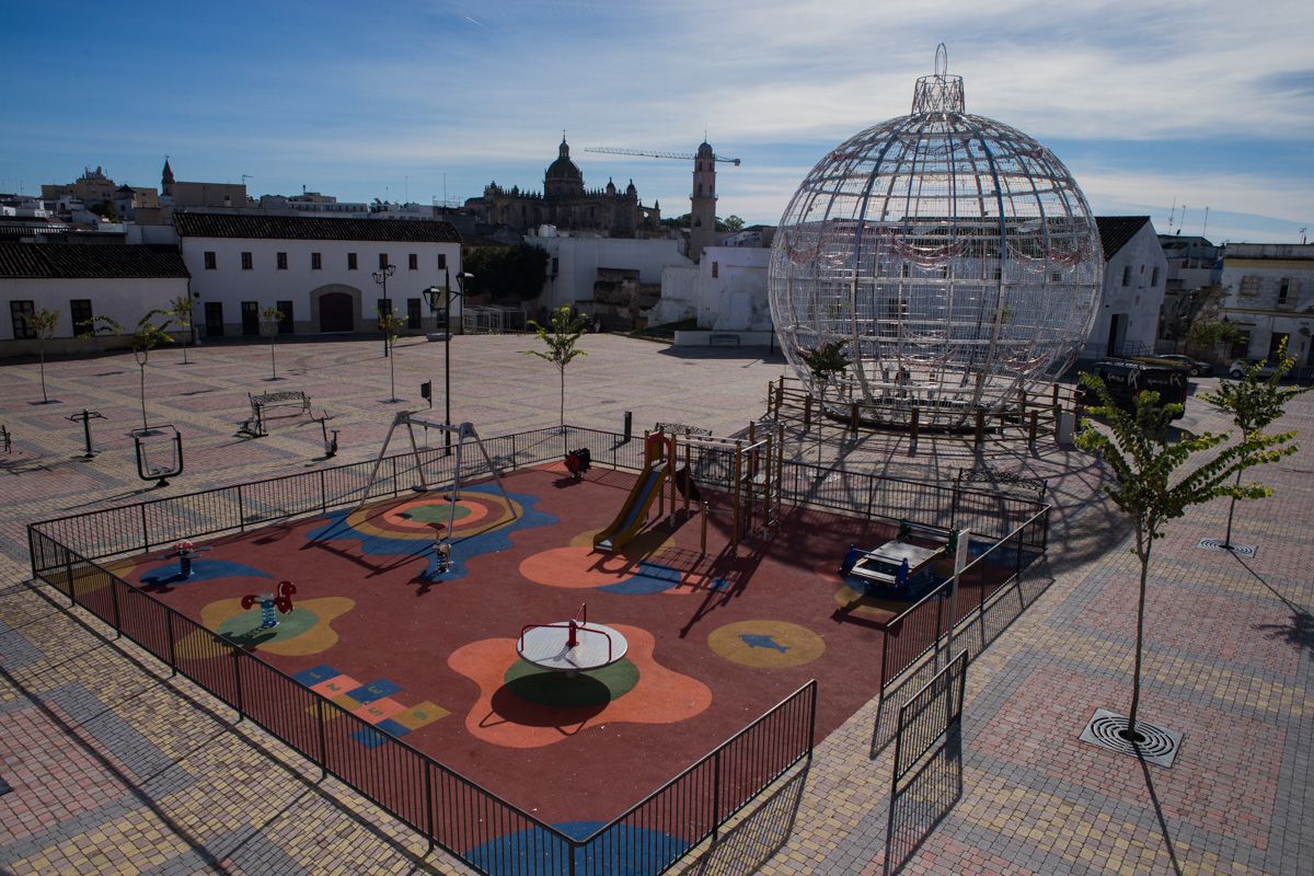 Esfera en plaza Belén, este miércoles. FOTO: Manu García.