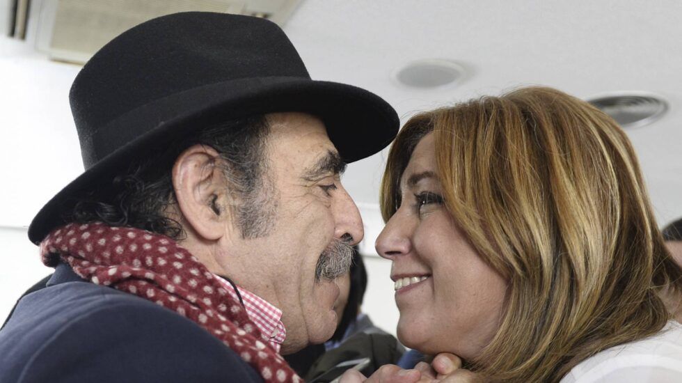 El alcalde que ha ingresado en prisión, junto a la que fuera presidenta de la Junta de Andalucía, Susana Díaz.