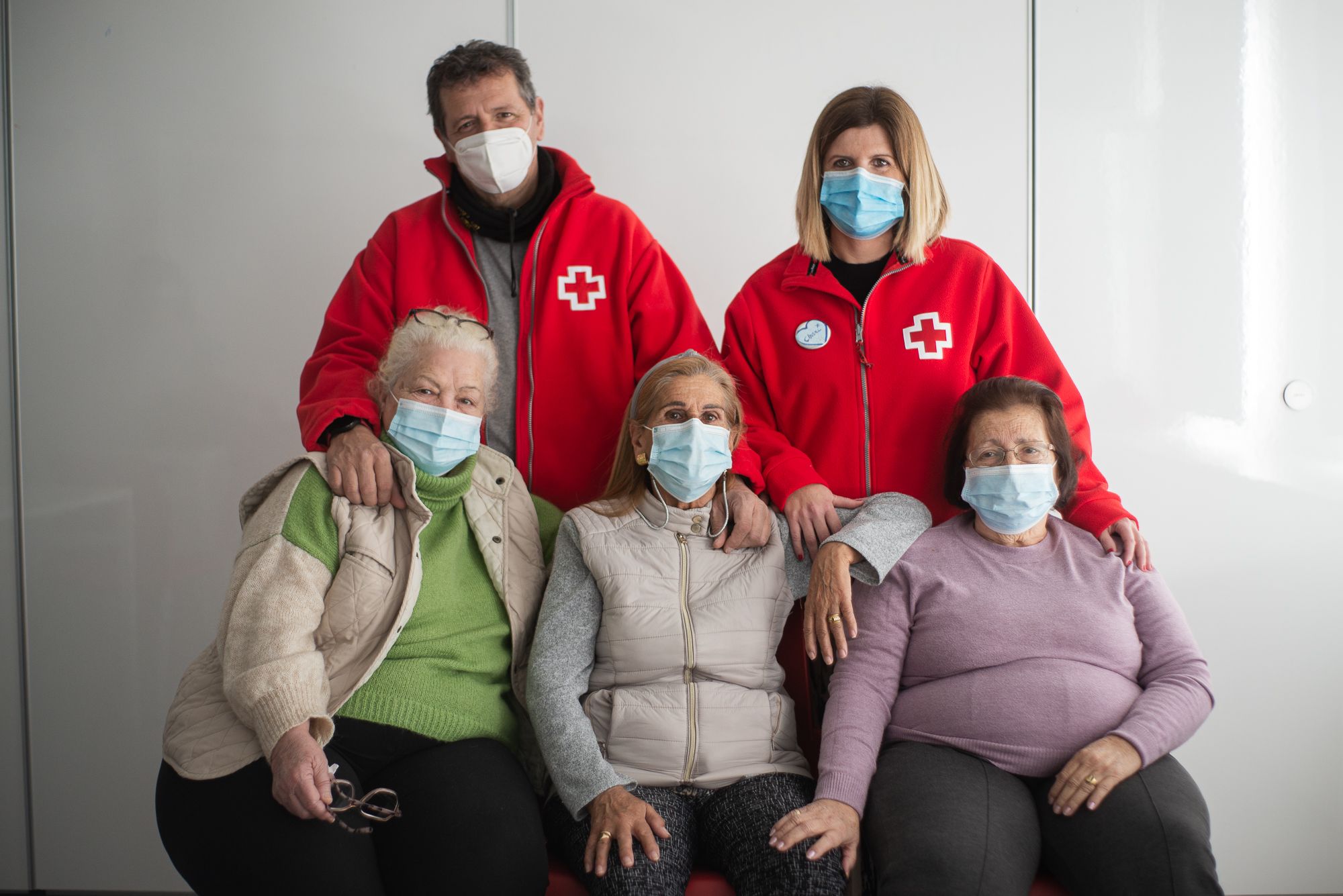 Cruz Roja hace compañía a mujeres mayores que viven solas.
