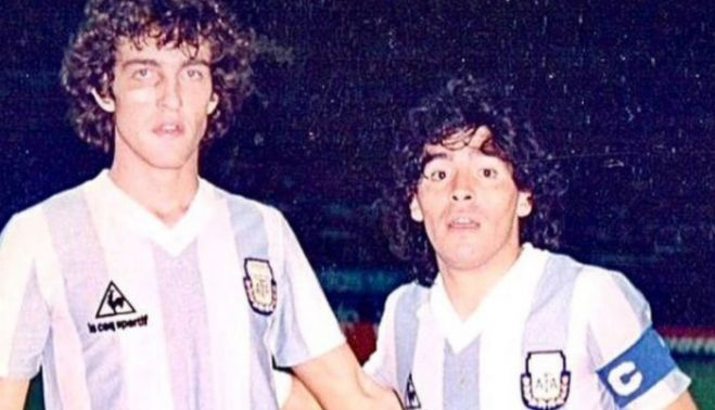Dertycia, con Maradona.