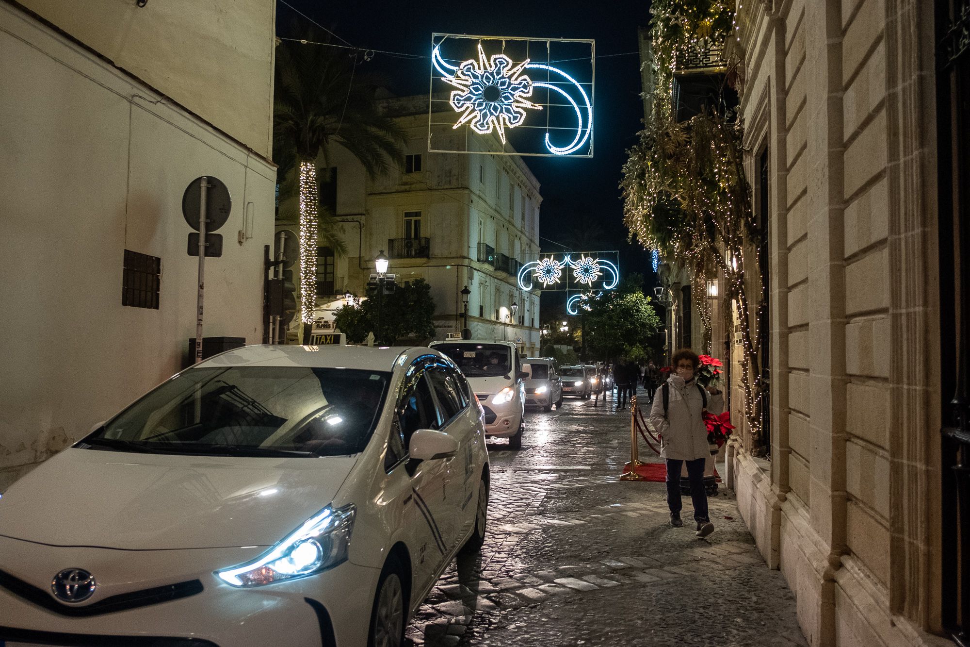 Taxistas llevan a los ancianos de las residencias a ver las luces de Navidad en Jerez.