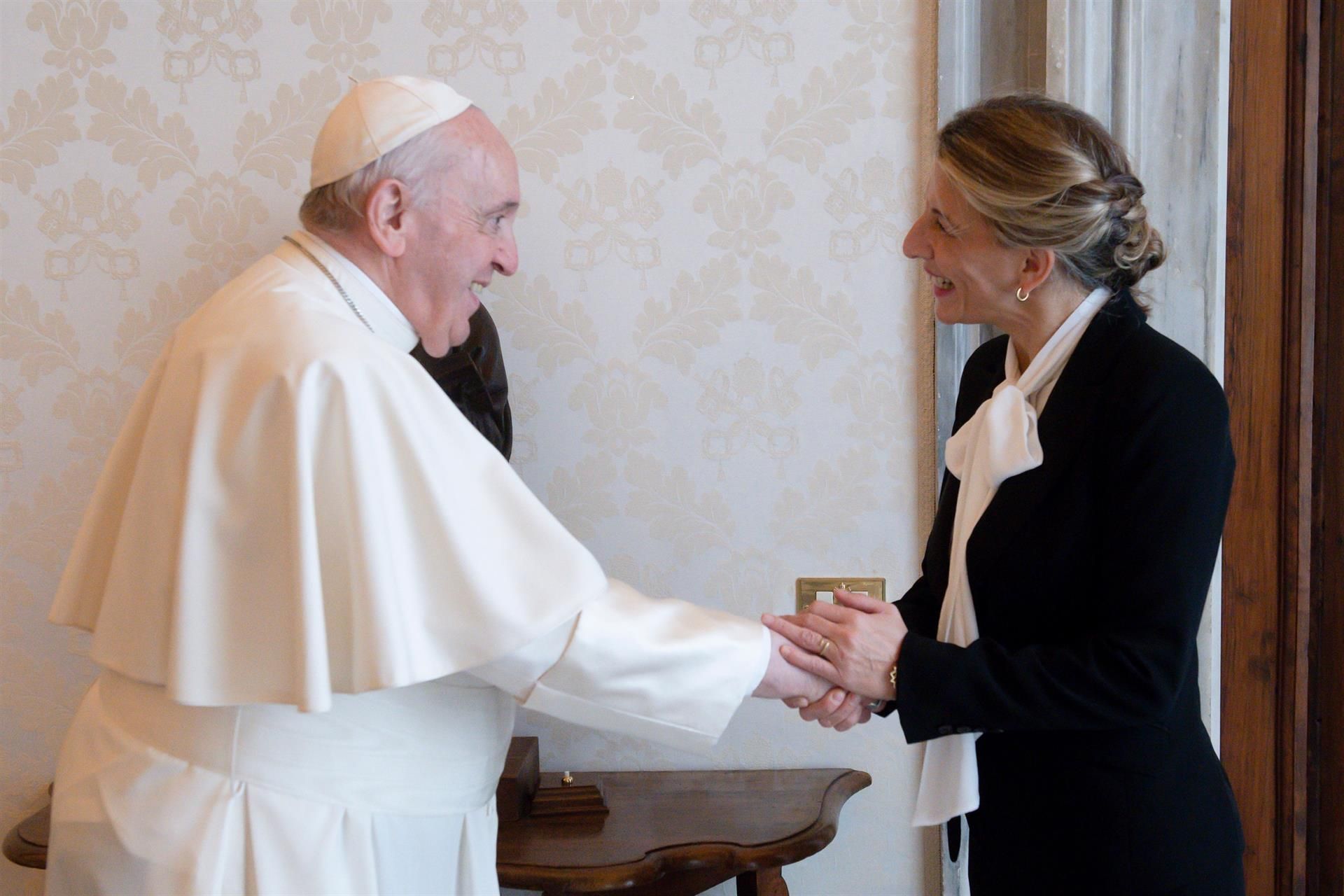 El Papa recibe a la vicepresidenta segunda y ministra de Trabajo, Yolanda Díaz, este sábado en el Vaticano.