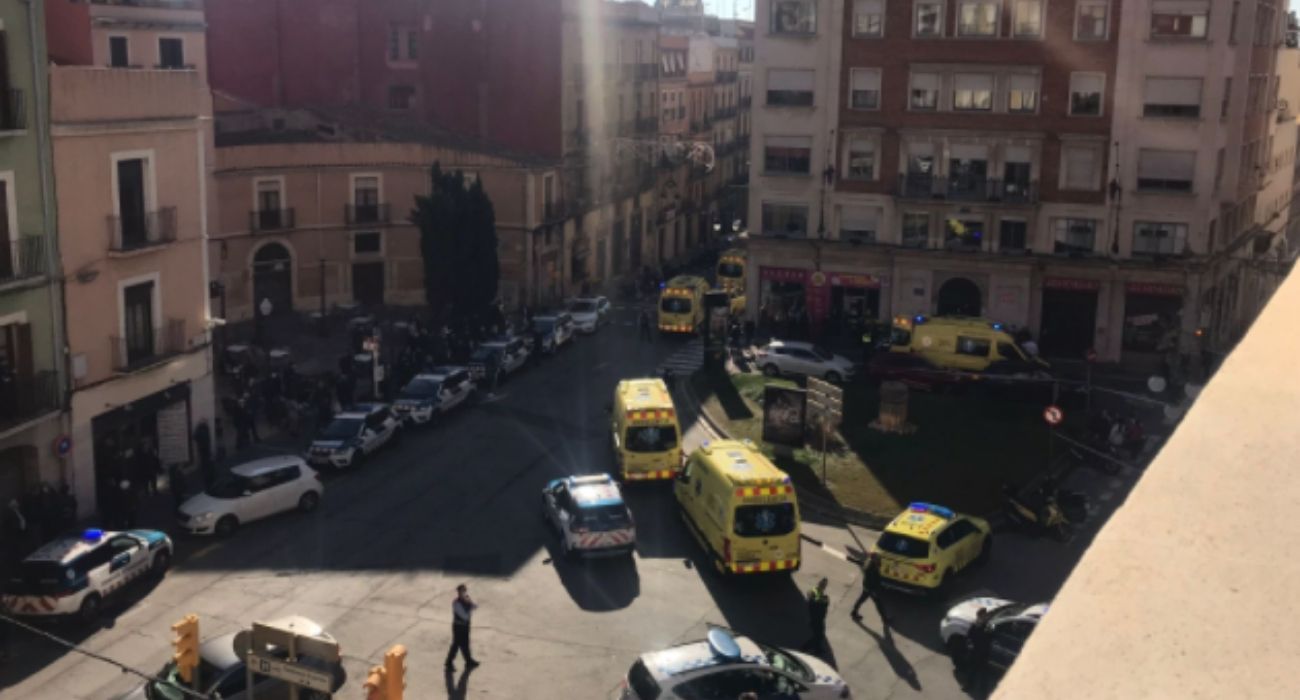 Las asistencias sanitarias y efectivos policiales, en el lugar del tiroteo en Tarragona.