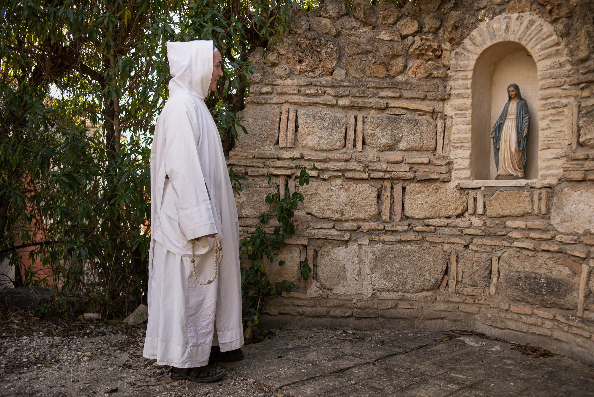 Una de las religiosas que pronto de marcharán del monasterio de la Cartuja.  