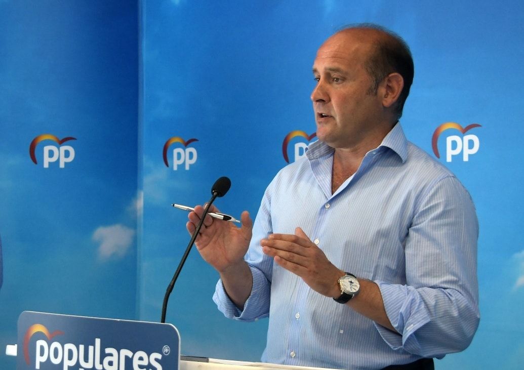 Juancho Ortiz, el portavoz del PP de Cádiz que votó que el Carnaval fuera febrero da positivo por covid.