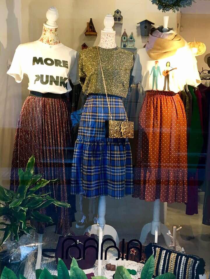 Escaparate de una tienda de comercio local en Cádiz. 