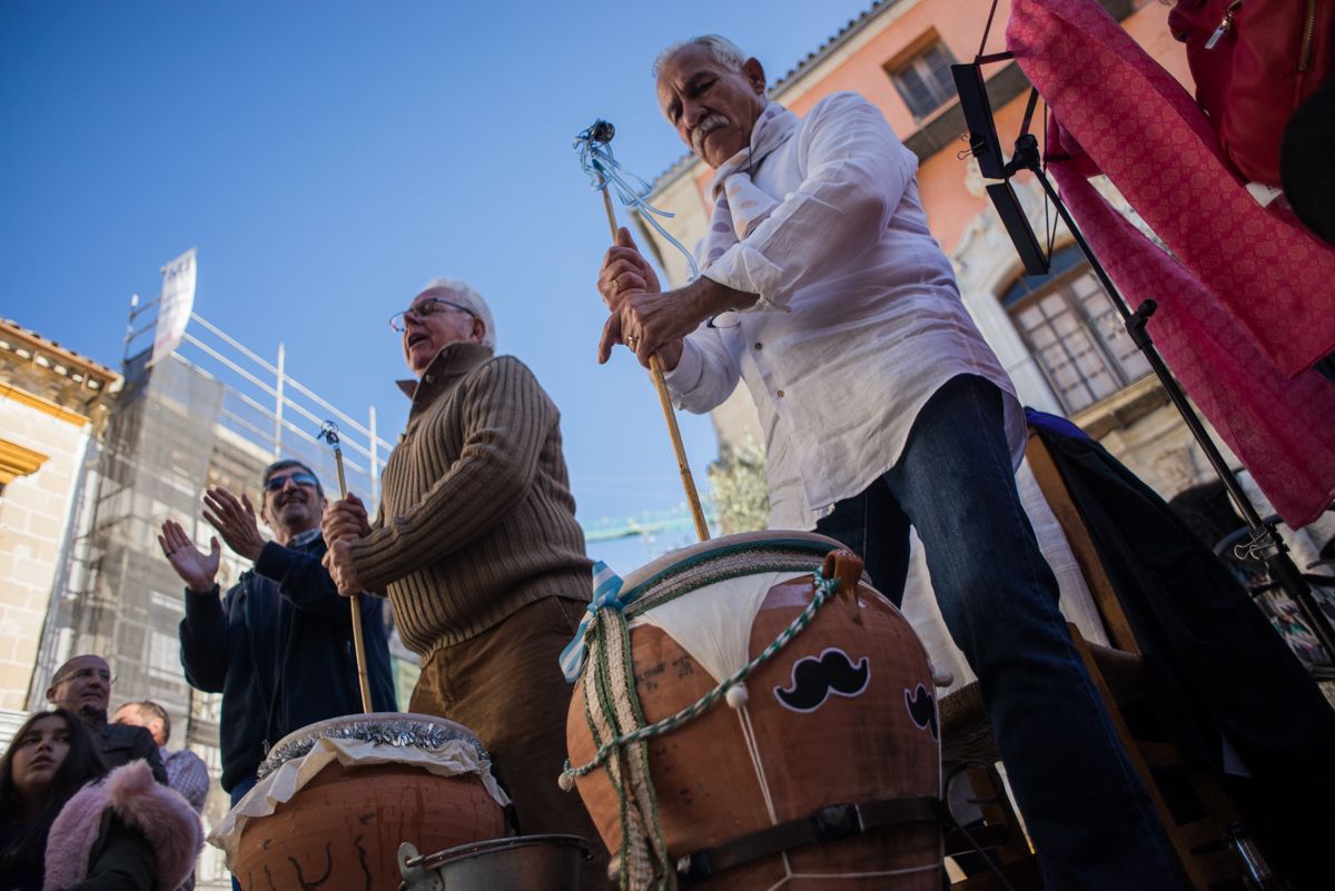 La Zambomba de la peña colchonera, este pasado sábado. FOTO: MANU GARCÍA.
