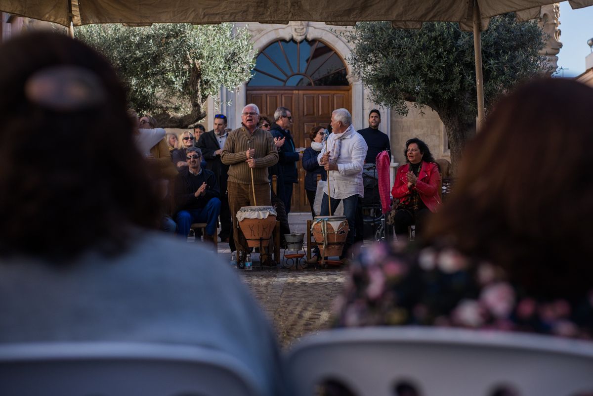 La Zambomba de la peña colchonera, este pasado sábado. FOTO: MANU GARCÍA.