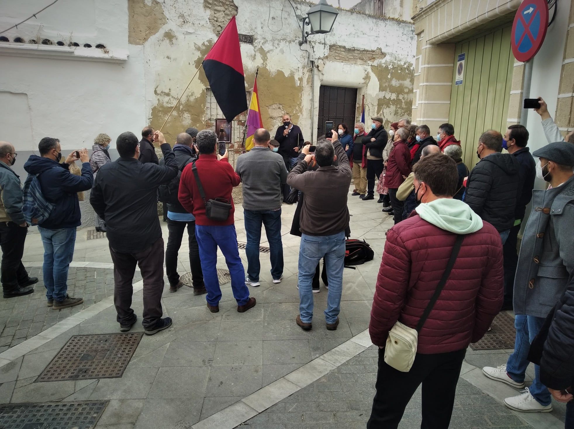 Un momento del acto en recuerdo de Manuel Mateo Callealta, en el barrio de San Miguel.