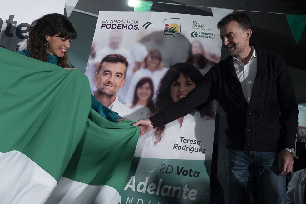 Teresa Rodríguez y Antonio Maíllo (Adealnte Andalucía) durante la campaña electoral para el 2D. 