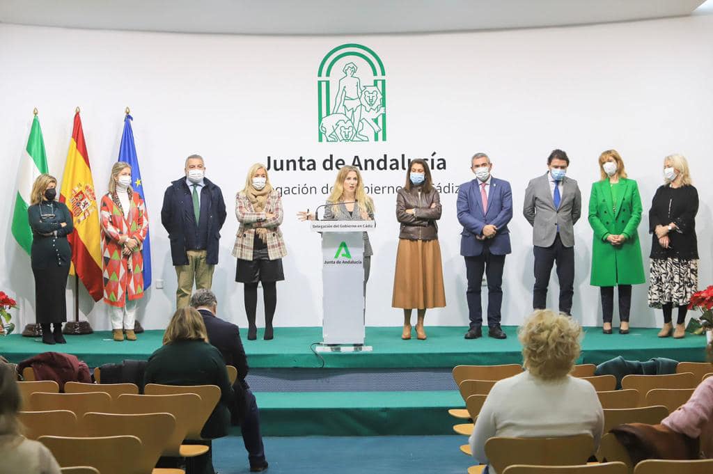 Ana Mestre, junto a responsables territoriales de la Junta, en su comparecencia de balance del año en Cádiz, este pasado lunes.