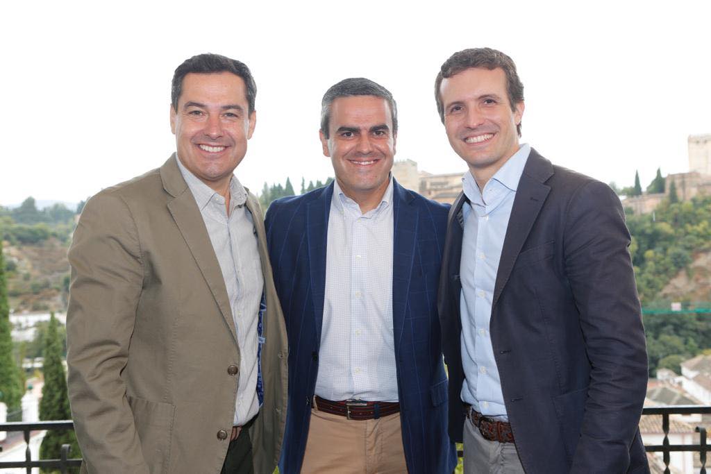 Juanma Moreno, Pepe Ortiz y Pablo Casado. FOTO: PP DE CÁDIZ. 