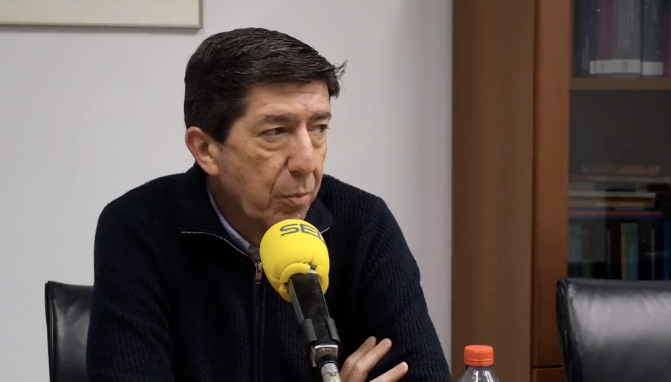 "¿Alguien me garantiza que contratando a esos 8.000 sanitarios se va a acabar todo?". Juan Marín, durante su entrevista en 'Cadena Ser' este 25 de diciembre.