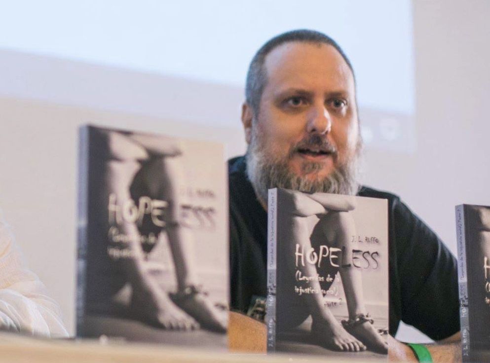 José Luis Ruffo, durante una presentación de su novela 'Hopeless'.