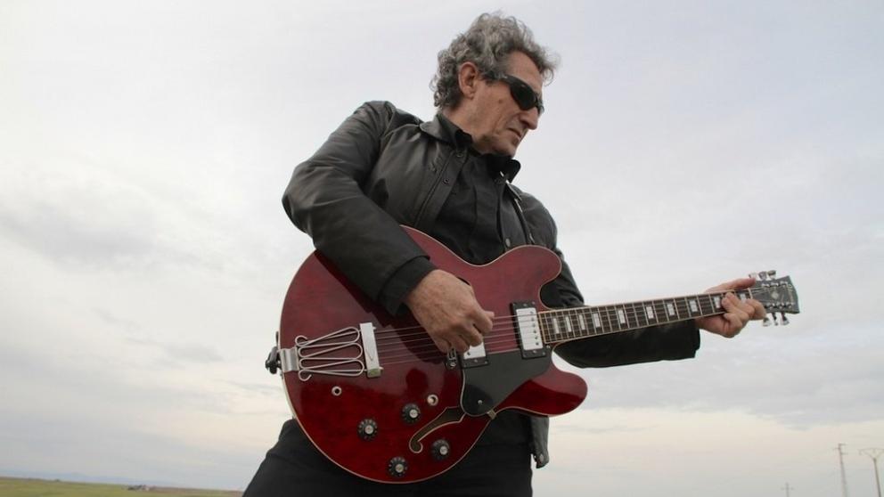 Miguel Ríos con su guitarra. FOTO: MIGUEL RÍOS. 