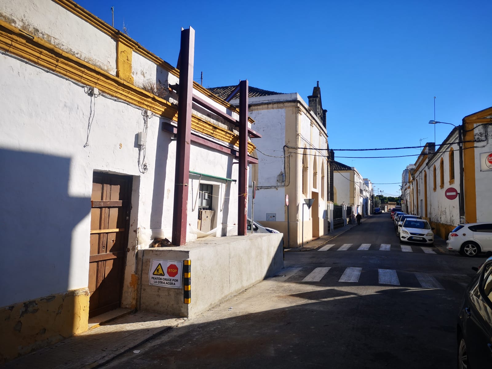 Reabre al tráfico la calle Argüelles tras la intervención subsidiaria del Ayuntamiento de Jerez en una finca.