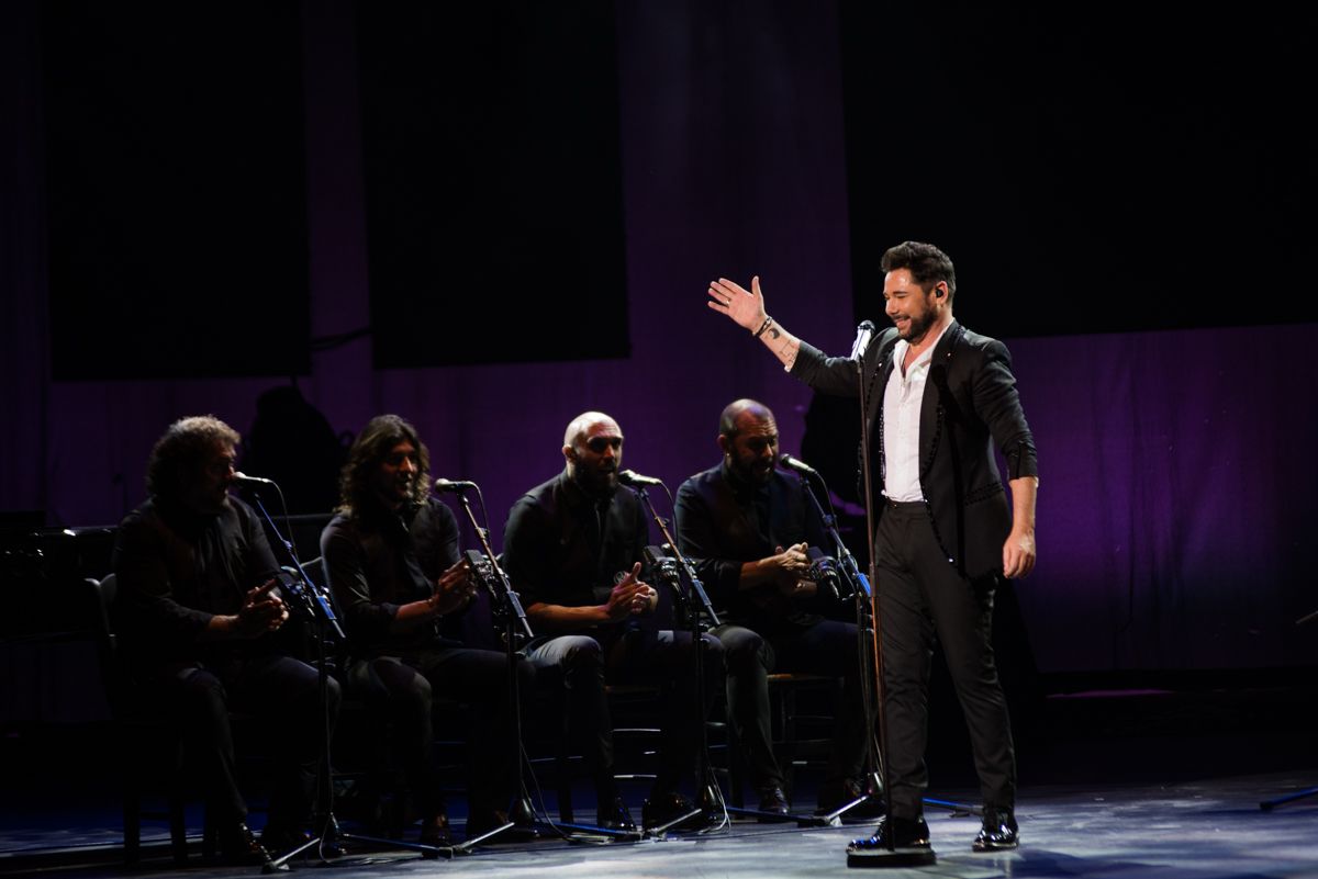 Miguel Poveda, en un concierto. FOTO: MANU GARCÍA