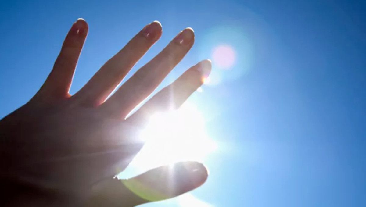 El sol aporta la vitamina D a las personas. Corvis images