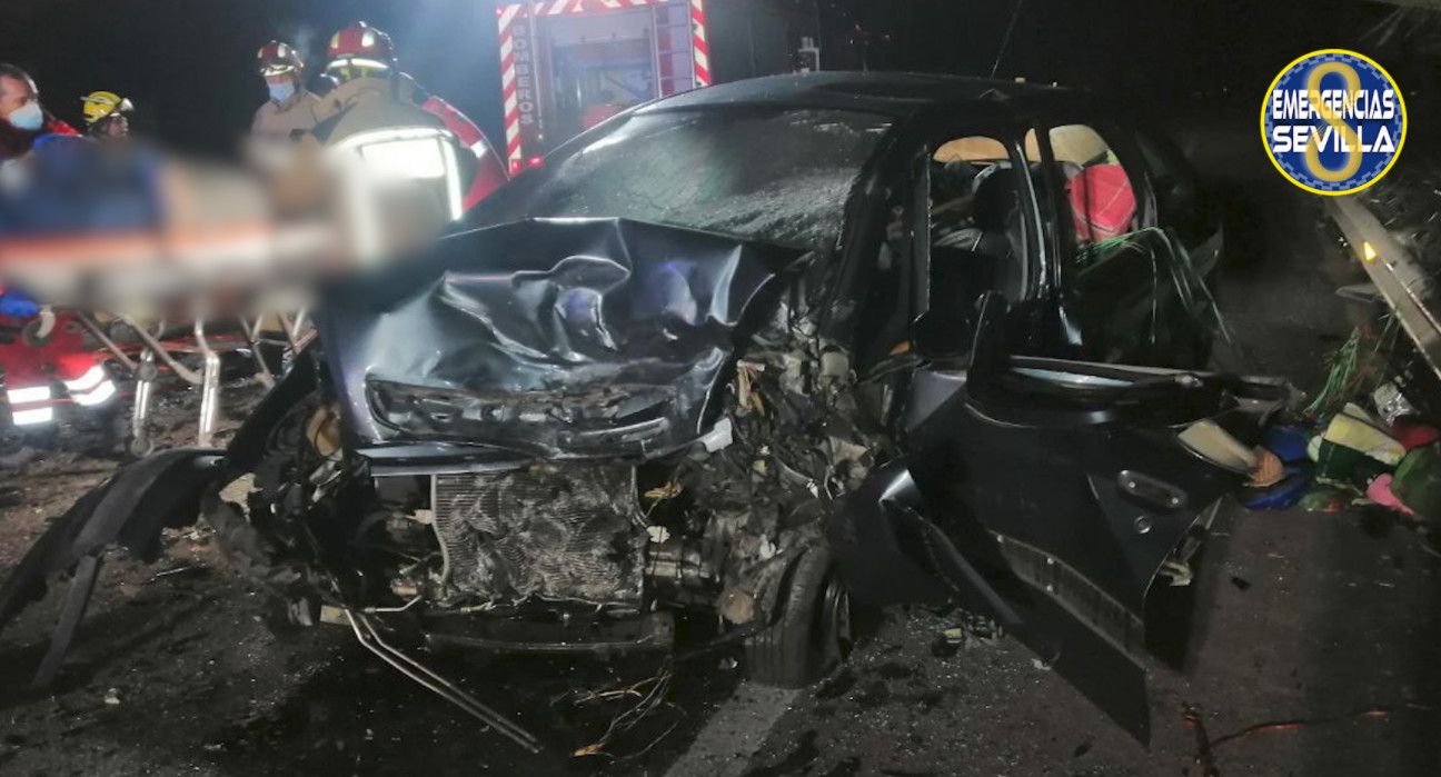 Colisión frontal entre dos coches.