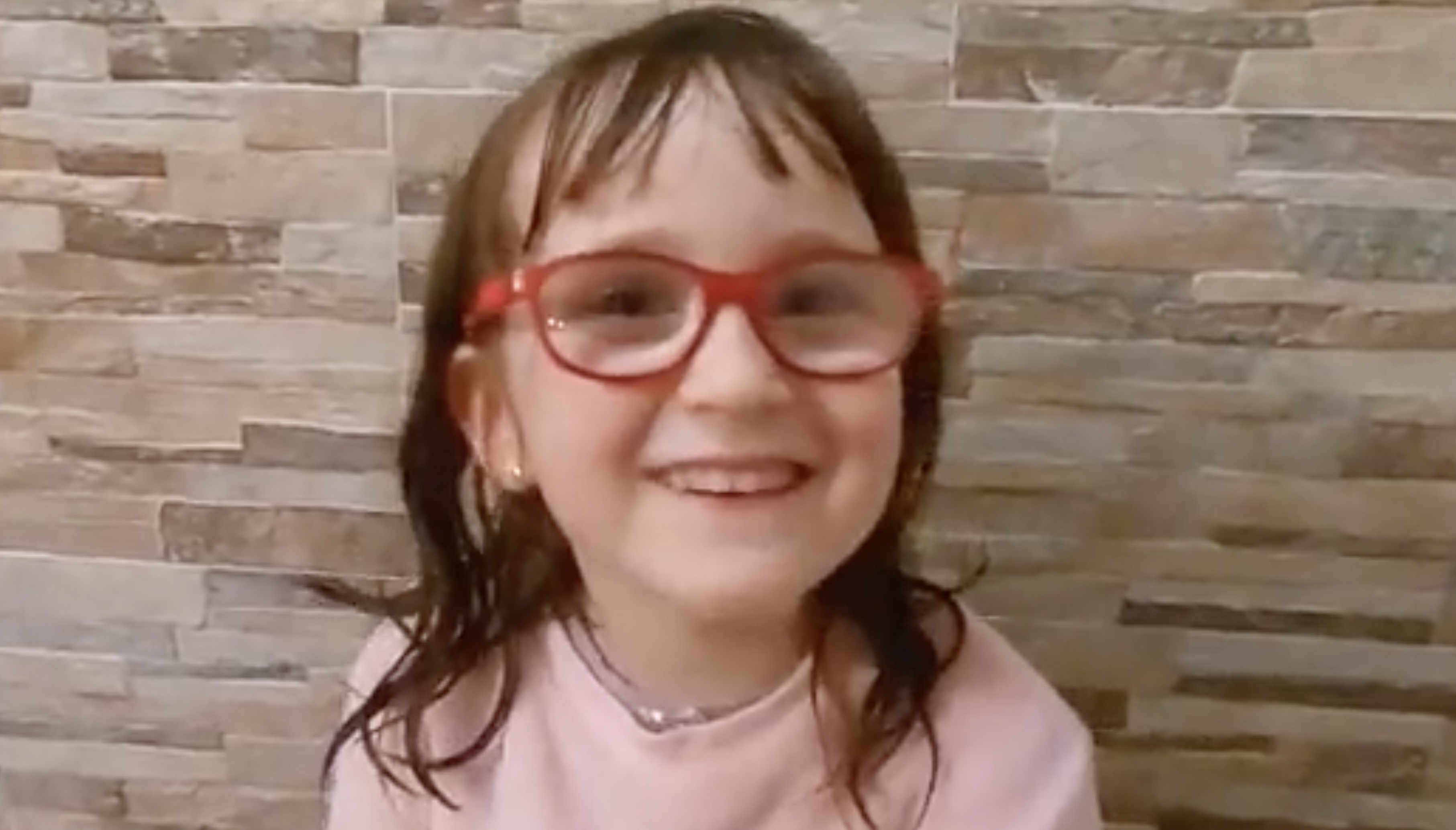 "Tengo 4 años y me despido del mundo de forma trágica e injusta": la despedida de Vera en un vídeo publicado por su padre.