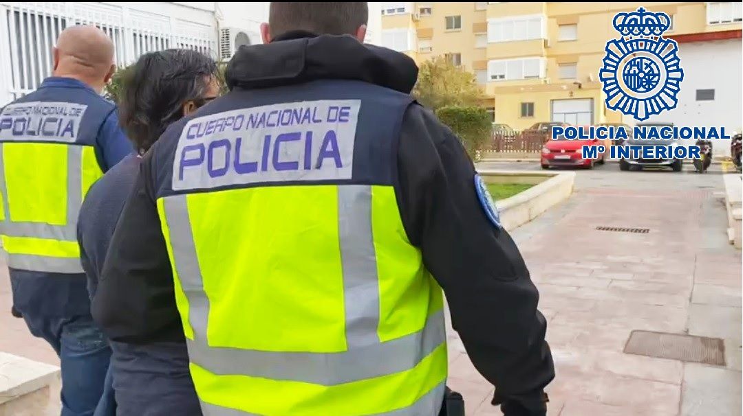 Detención de un técnico de laboratorio de la Universidad de Cádiz en San Fernando que poseía pornografía infantil.