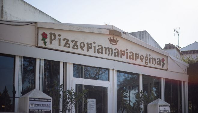Exterior de la pizzería ubicada en la avenida de la Paz de El Puerto.