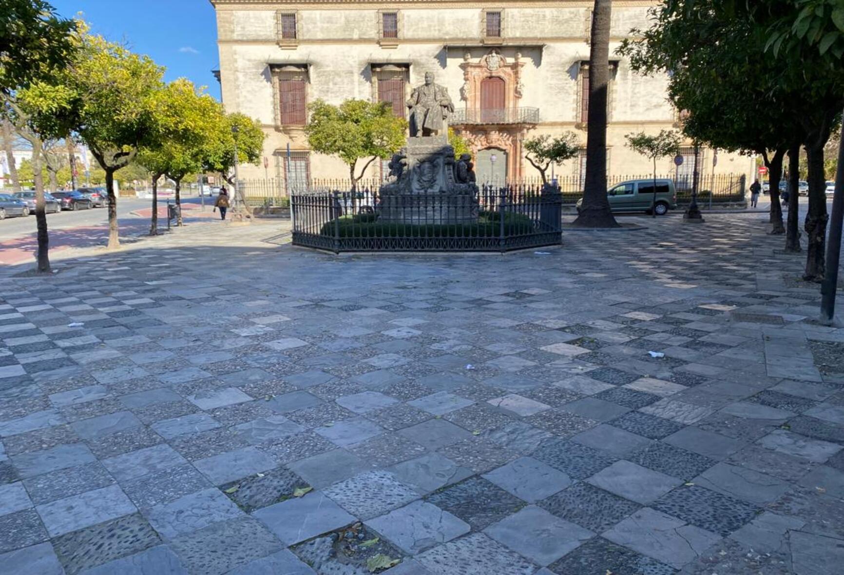 Plaza donde 'vive' la estatua del primer marqués de Domecq.
