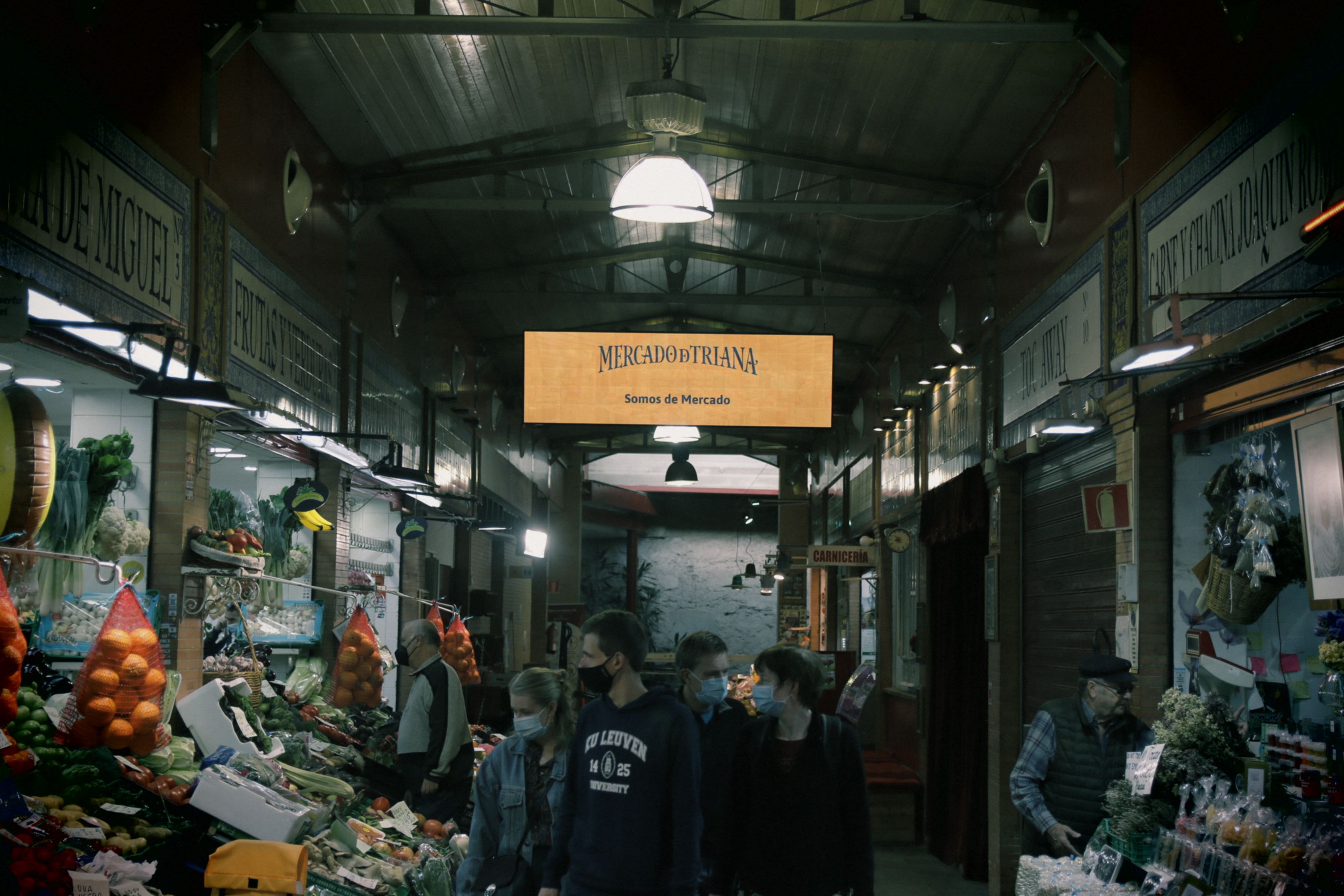 Una de las fotografías expuestas en  el Centro Cívico Casa de las Columnas, en Sevilla.  JULITA KRZYZAK