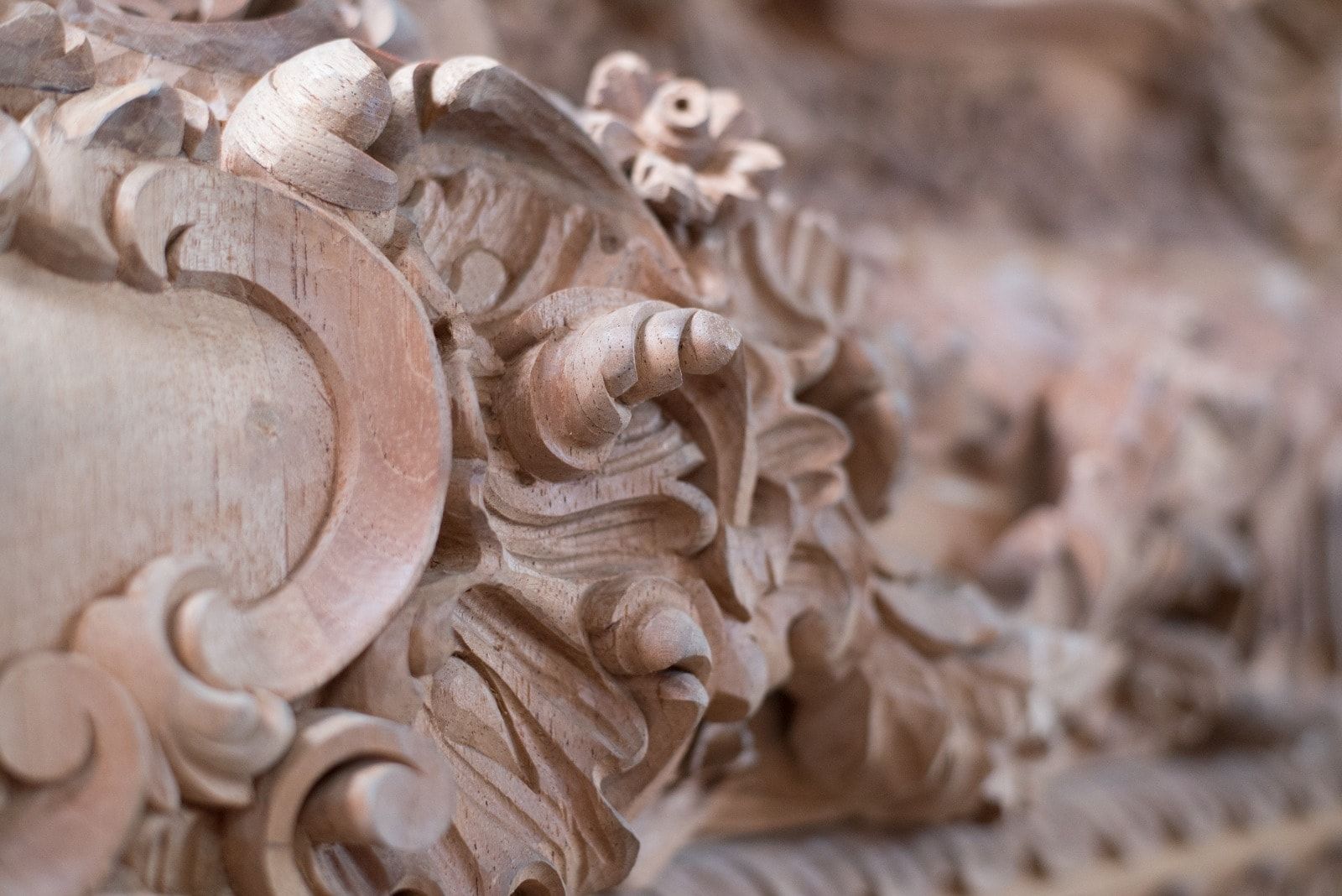 Detalle del canasto del paso terminado en su talla.