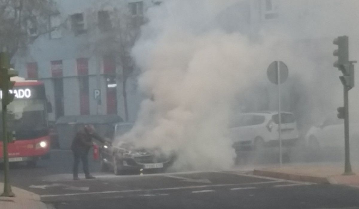 Incendio en la avenida Ronda de Triana en Sevilla.