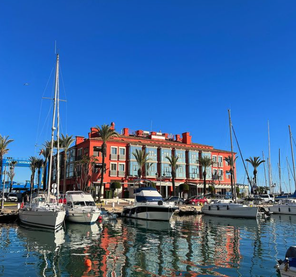 La cadena hotelera de Messi llega a Sotogrande con un hotel de lujo frente al puerto.