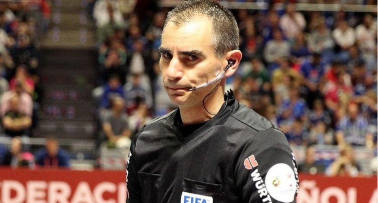 El portuense Juan José Cordero, mejor árbitro de fútbol sala del mundo por segunda vez.