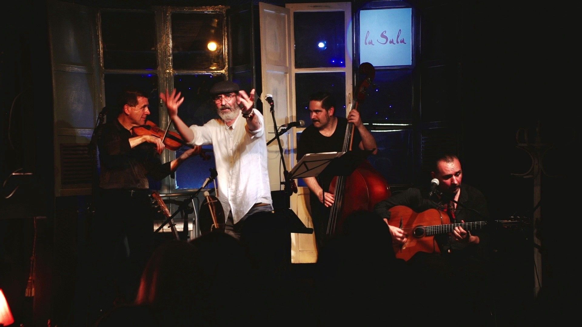 Una actuación musical en La Sala.