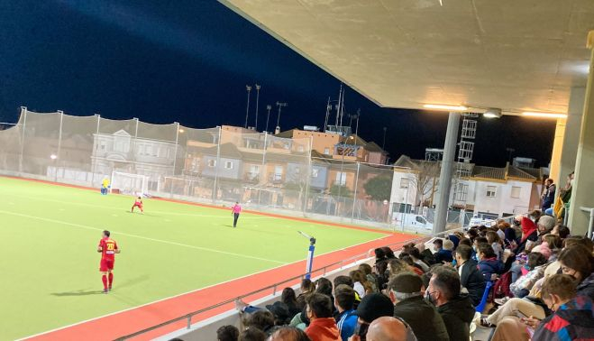 La grada del Estadio Municipal Pablo Negre durante un partido de hockey hierba. FOTO: Cedida por el CH San Fernando