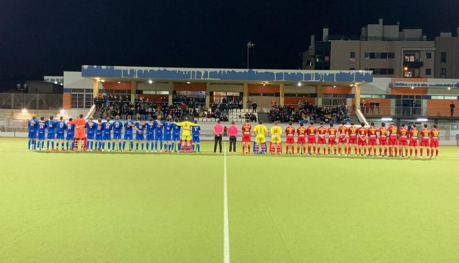Las selecciones de Países Bajos y España durante los himnos. FOTO: Cedida por el CH San Fernando.