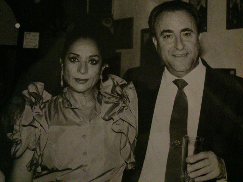 Ángel Morán, ex presidente de la peña Tío José de Paula, con Lola Flores