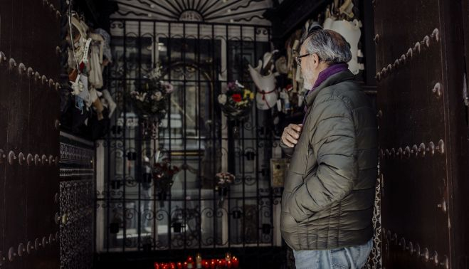 El capataz visitando al Señor de la Puerta Real. ESTEBAN