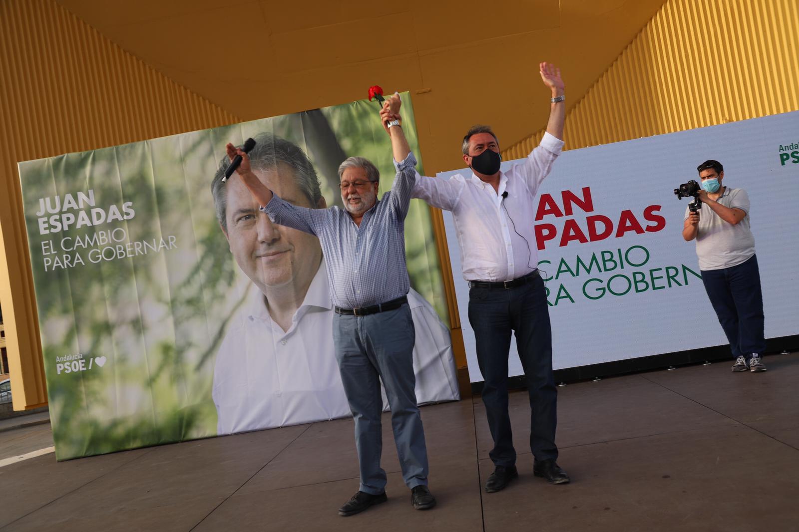 Toscano, ya ex alcalde de Dos Hermanas, y Espadas, en una imagen reciente.