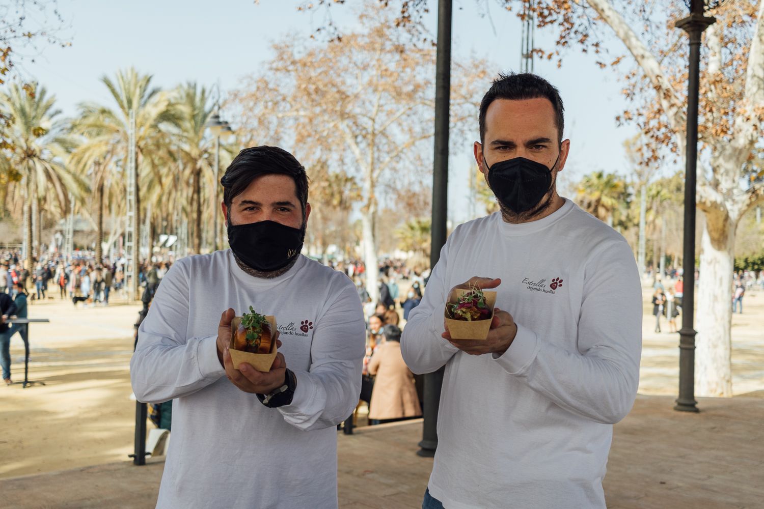 Juanlu Fernández e Israel Ramos, estrellas Michelin de la ciudad, este domingo durante su participación en la Fiesta de San Antón en Jerez. Juanlu Fernández e Israel Ramos, estrellas Michelin de la ciudad, este domingo durante su participación en la Fiesta de San Antón en Jerez.