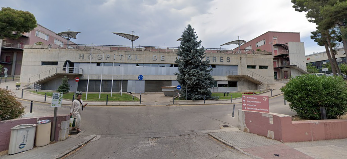 La mujer permanece hospitalizada en el Hospital de Figueres.